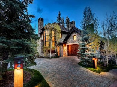 Posh Five Bedroom Luxury Ski Home Steps to Lift